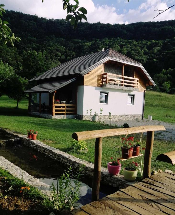 Vacation House Studenac Bihać Exterior foto