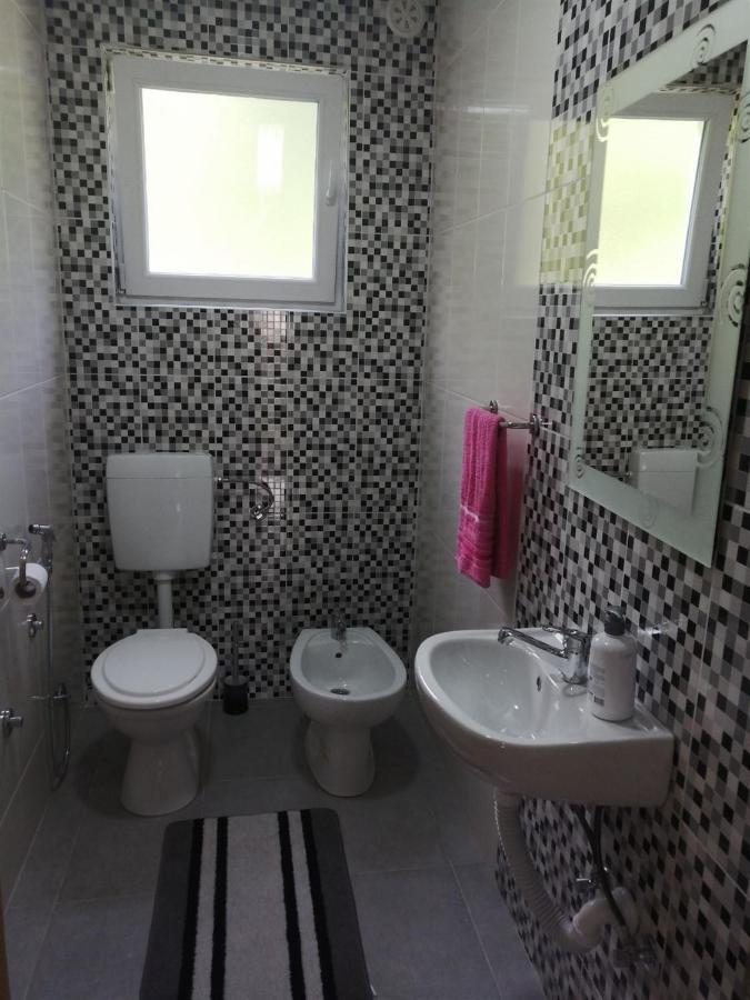 Vacation House Studenac Bihać Exterior foto