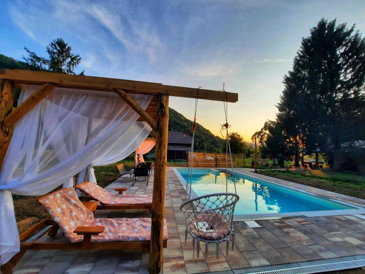 Vacation House Studenac Bihać Exterior foto